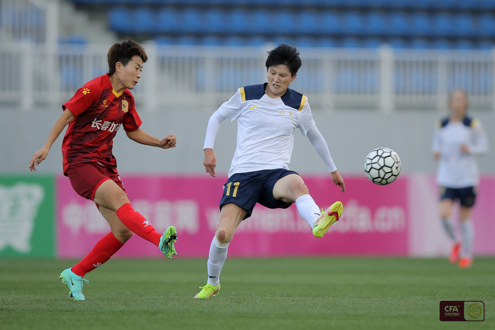  边路快马突破，单骑闯关上演帽子戏法