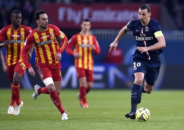  巴黎圣日耳曼主场大胜登顶