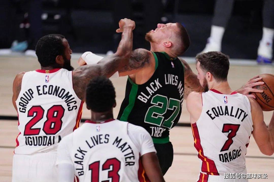  塔图姆末节爆发绿军加时险胜雄鹿