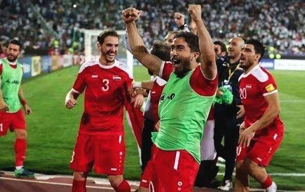  黑马逆袭淘汰卫冕冠军，爆冷震撼足坛