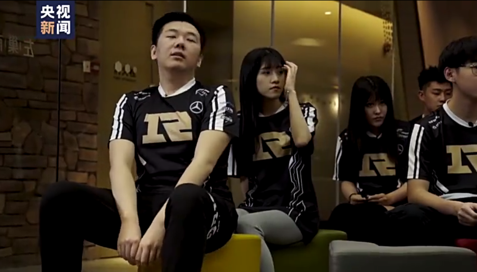  电竞女选手突破偏见 女子联赛关注度显著提升