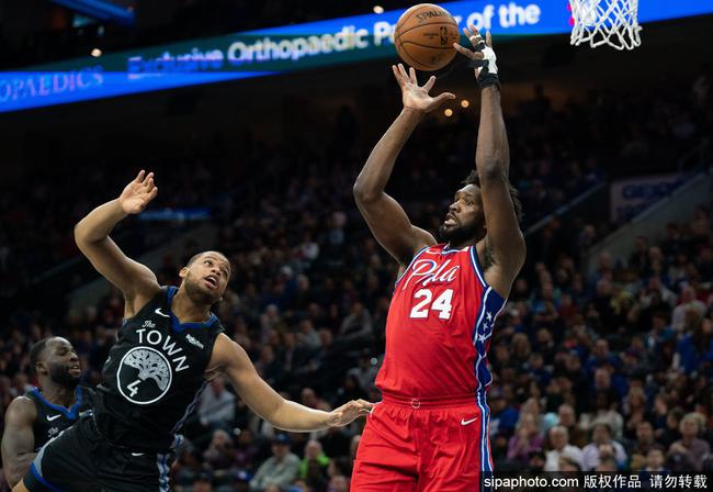  恩比德内线称霸，76人主场轻取尼克斯队