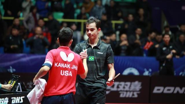  兹维列夫底线相持，力克劲敌斩获柏林站